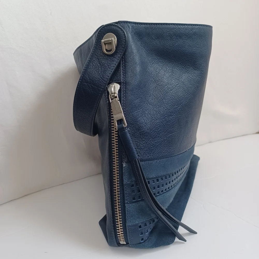 Fossil Bag Navy Blue Leather and Suede Zip Top‎ Hobo Shoulder Bucket Bag